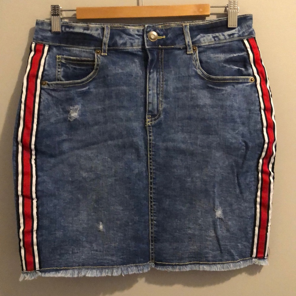 STRETCHY DISTRESSED DENIM SKIRT (12)